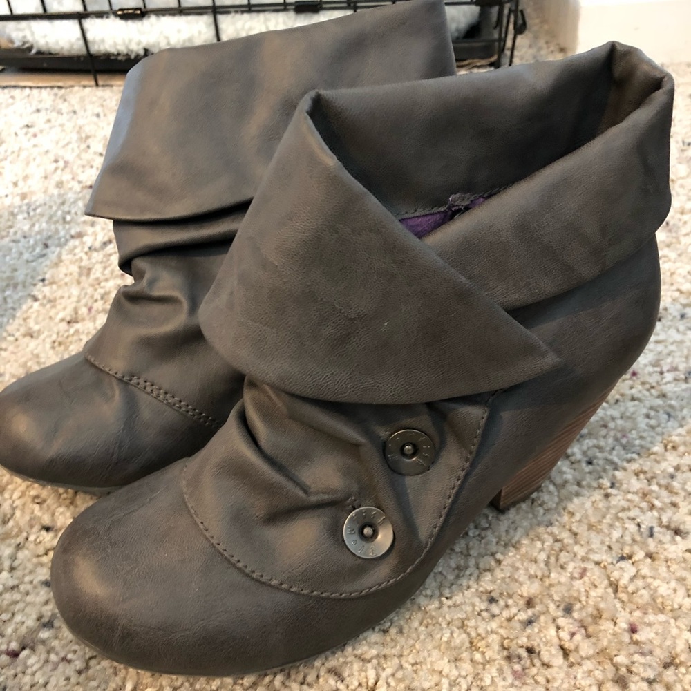 Midsize heel ankle boots
